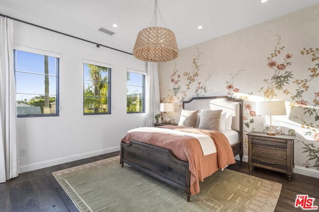 Building Photo - 820 N Vista St