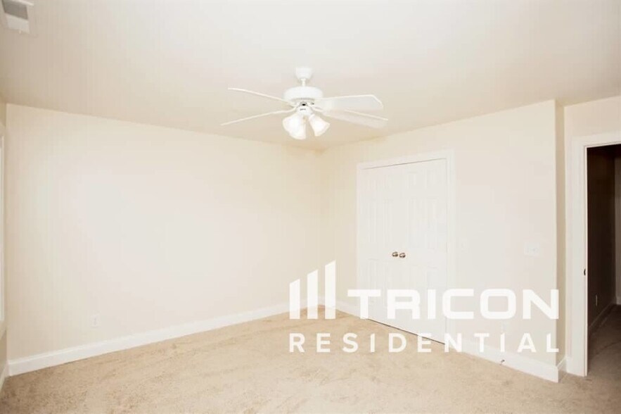 Building Photo - 1344 St Ives Ct
