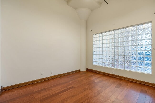 Building Photo - 689 Marin Blvd