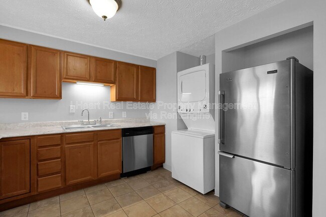 Building Photo - 1386 Rosehill Rd