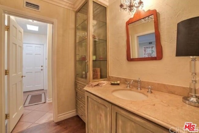 Building Photo - 4949 Palomar Dr