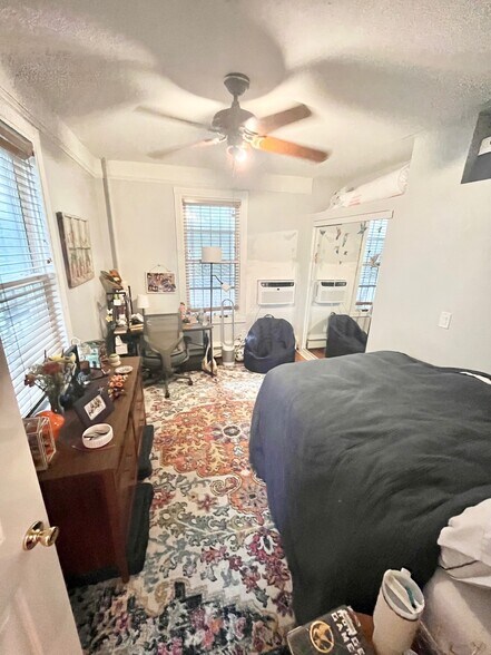 Building Photo - 180 Hillside St