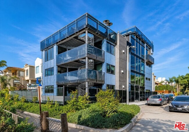 Building Photo - 5115 Vía Donte