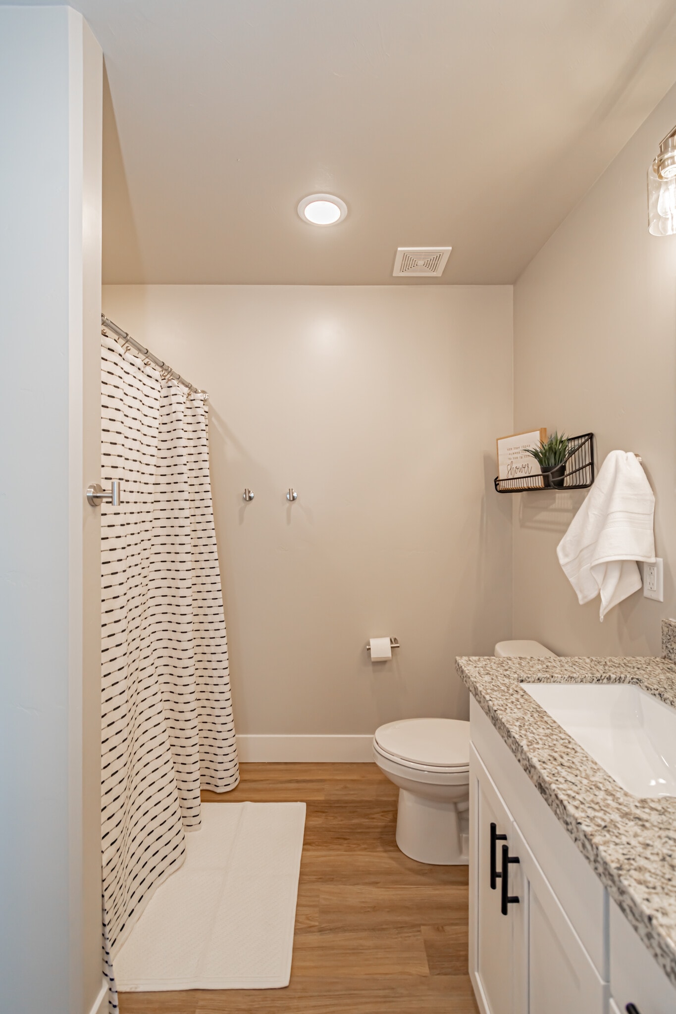 Building Photo - 380 S 3rd W