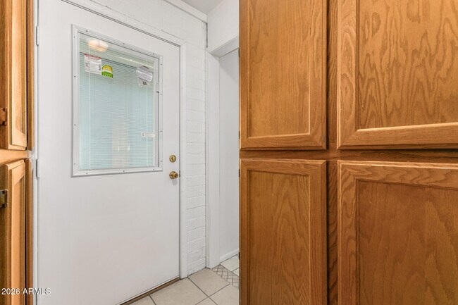 Building Photo - 3541 E Dahlia Dr