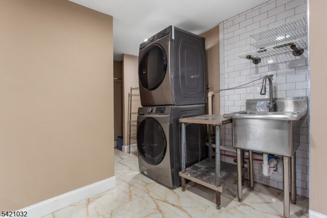 Building Photo - 145 Highview Terrace