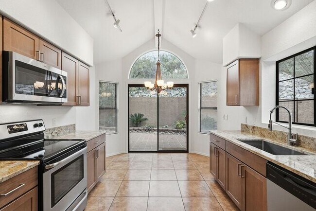 Building Photo - Bright & Peaceful Living in Oro Valley’s Gated Stoney Canyon