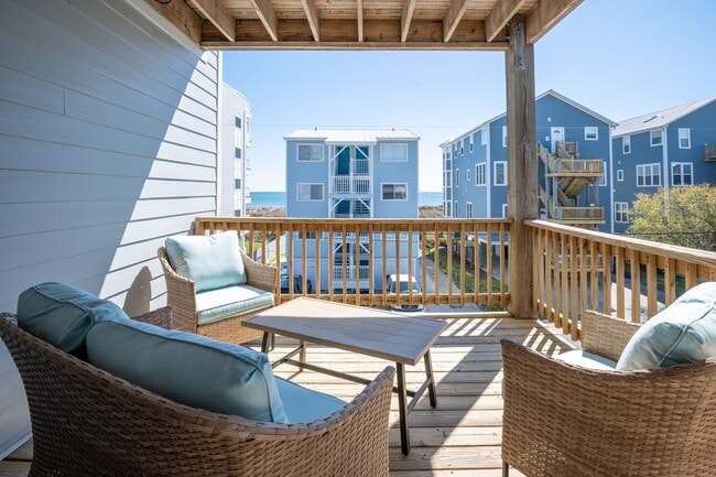 Building Photo - OFF-SEASON FURNISHED MONTHLY RENTAL **PRIC...