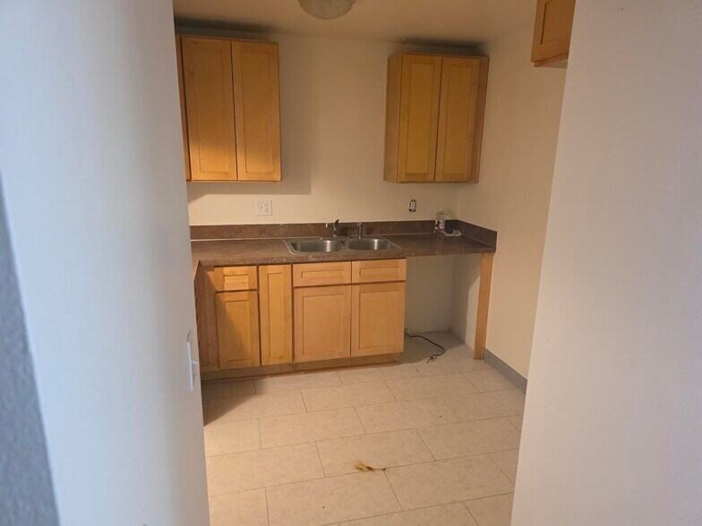 Building Photo - 300 Whitesell Ave W