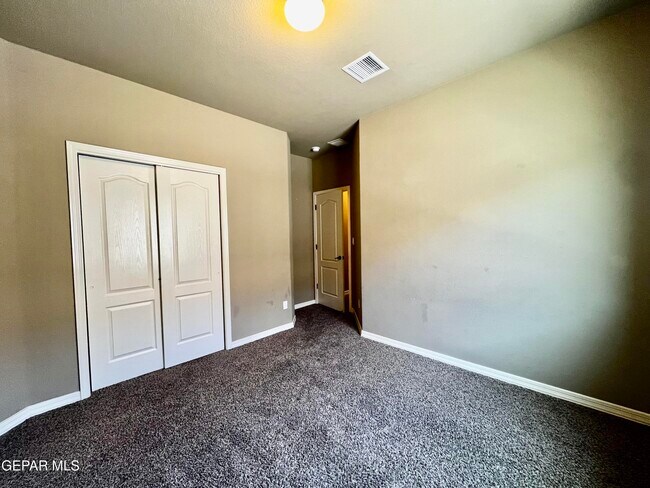 Building Photo - 3133 Clearbrook