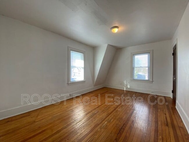 Building Photo - 1725 N Limestone St