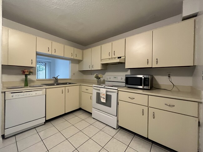 Primary Photo - 8032 NW 29th St