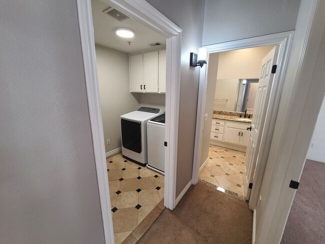 Building Photo - Great golf course views