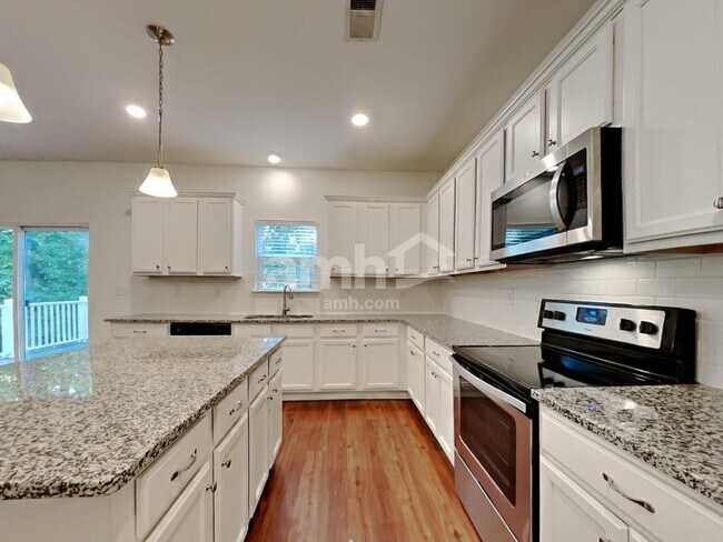 Building Photo - 3041 Greenmont Cir