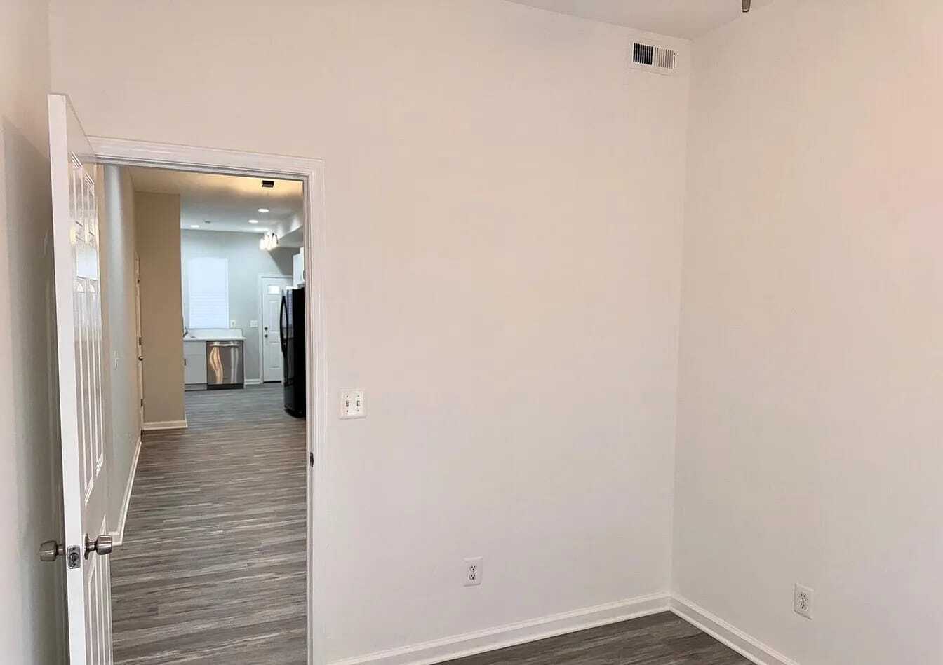 Building Photo - 503 N Lakewood Ave