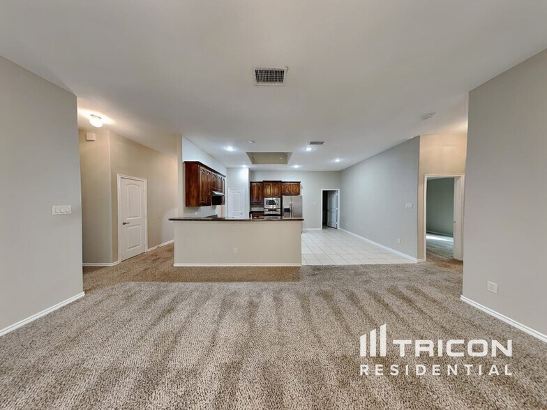 Building Photo - 718 River Run Dr