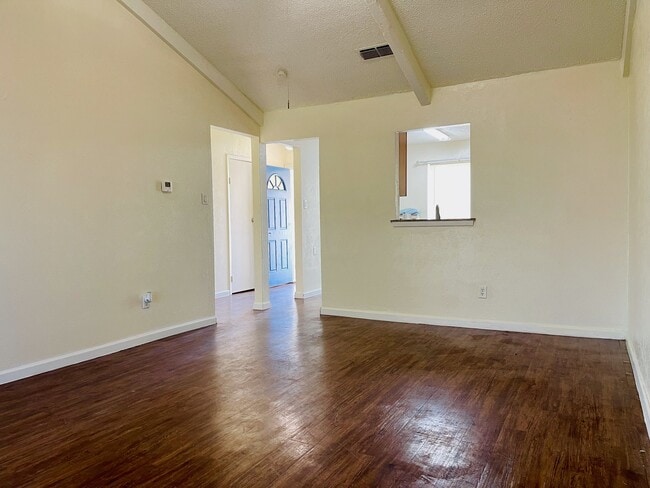 Building Photo - 3400 Pleasant Valley Ln