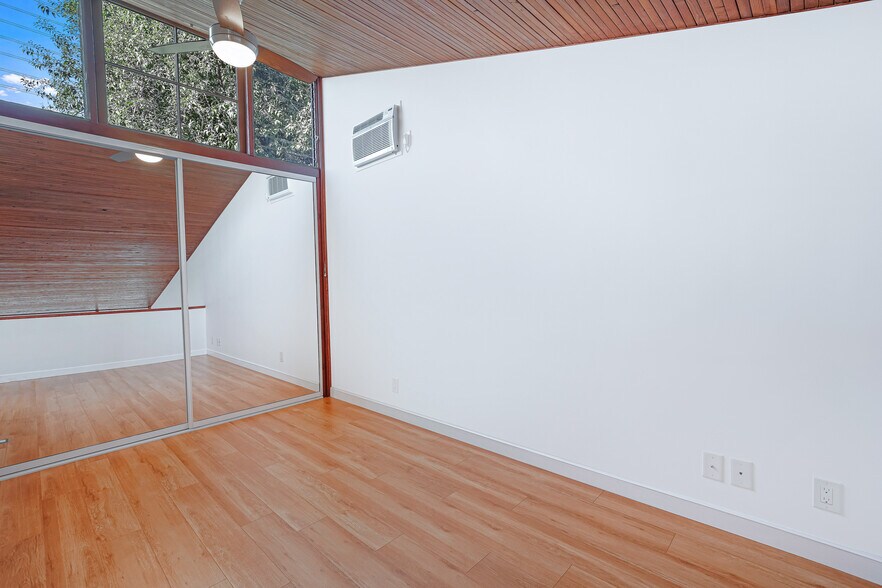 Bedroom - 275 S Church Ln