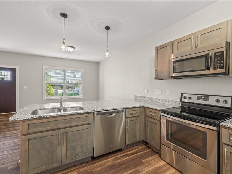 Building Photo - 417 grady way