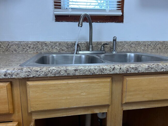 Building Photo - 2646-2648 E 122nd St