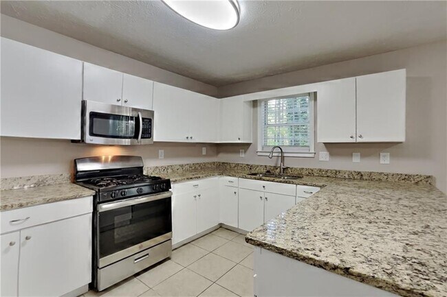 Building Photo - 2929 Sentinel Cir