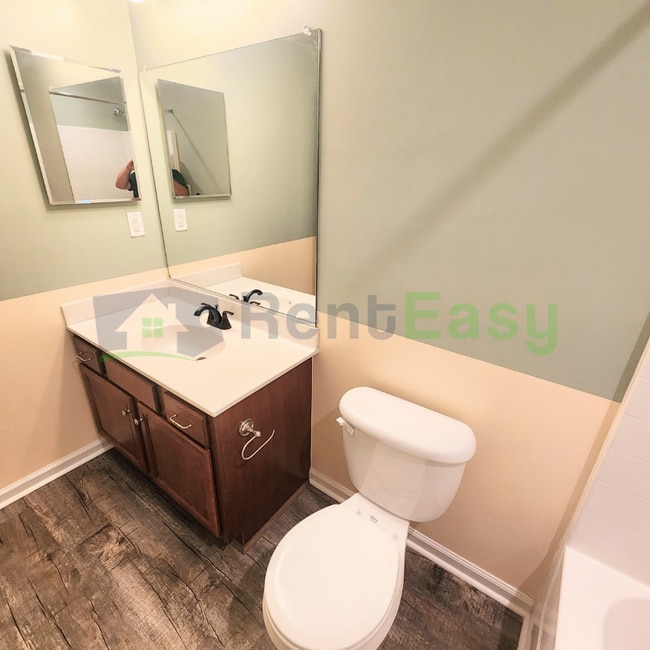 Building Photo - 2250 Humphreys Dr