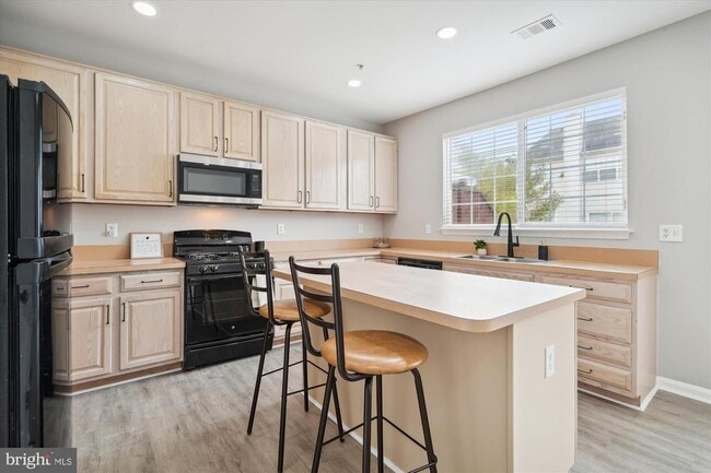 Building Photo - 8114 Mallard Shore Dr