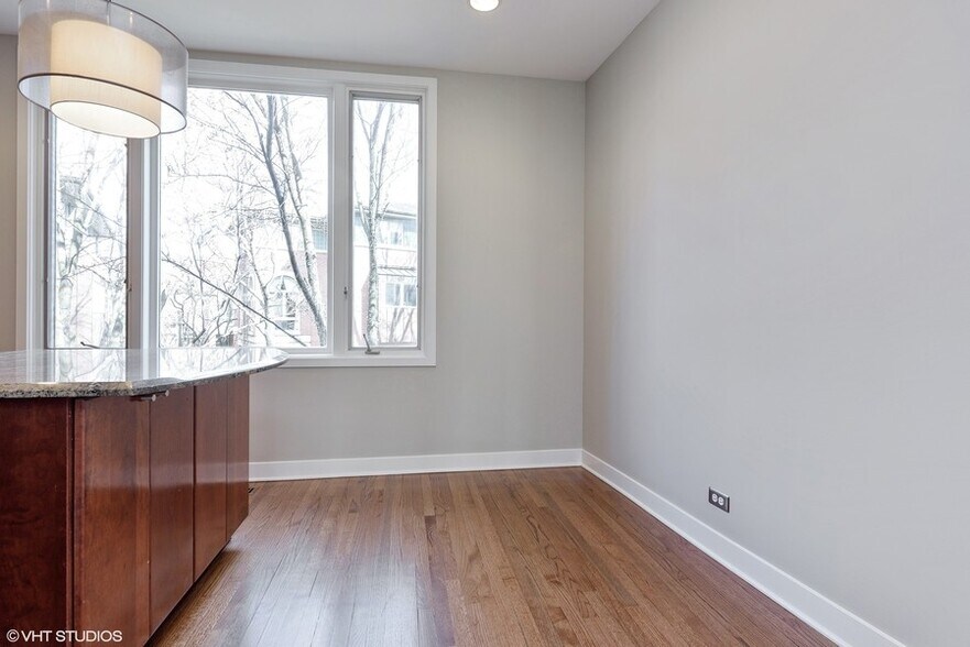 Building Photo - 2675 N Greenview Ave