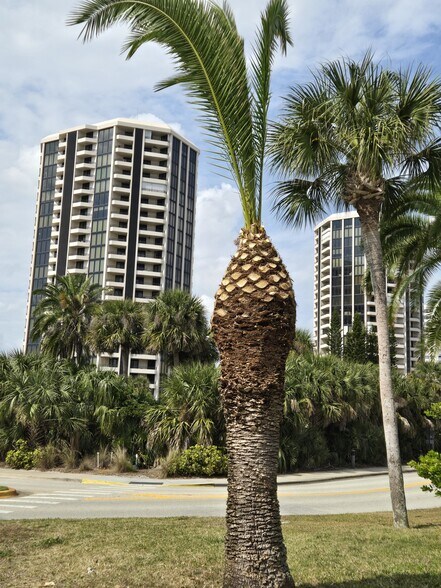Primary Photo - 1 Oceans West Blvd