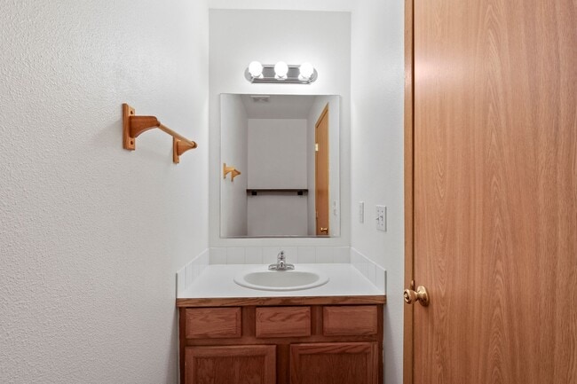 Building Photo - Downtown / Peaceful Valley 2 Bed 2 Bath ho...