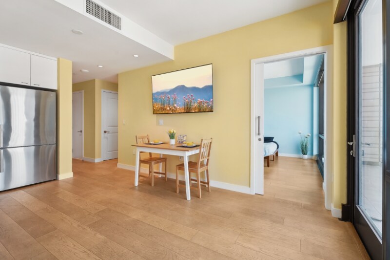 Building Photo - 400 S Broadway