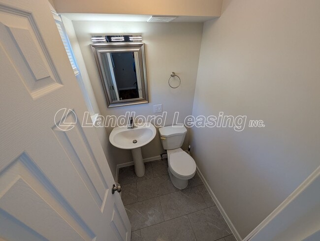 Building Photo - Beautiful 4-Bedroom Split-Level Home with ...