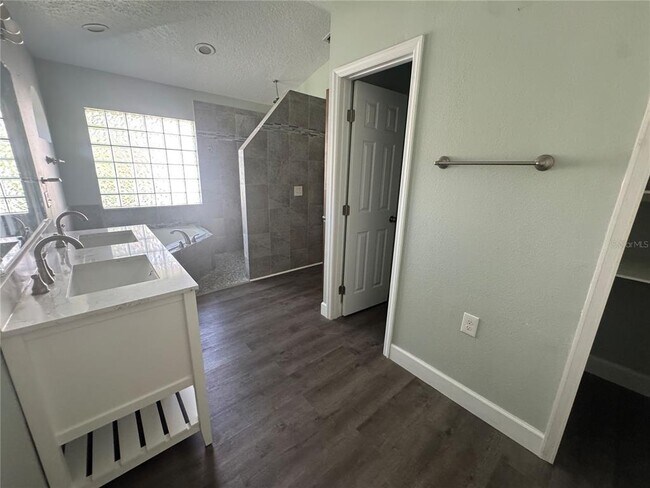 Building Photo - 10941 Mill Pond Way