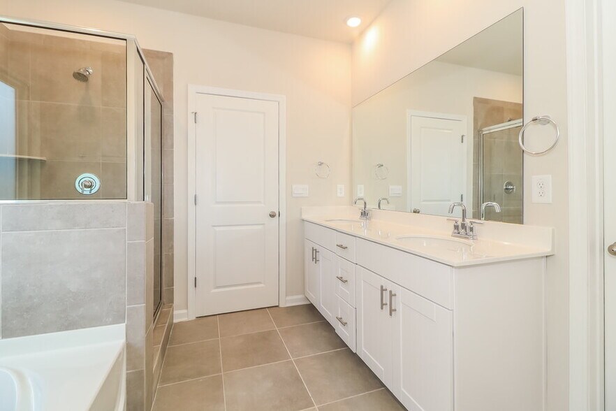 Building Photo - 376 Magnolia Dr