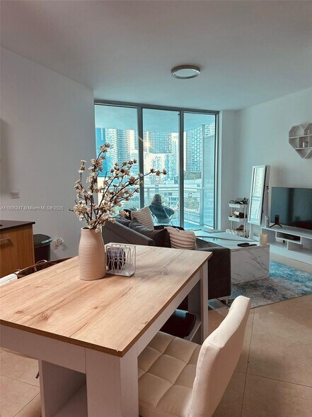 Building Photo - 350 S Miami Ave