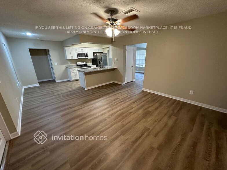 Building Photo - 608 Valley Hill Dr