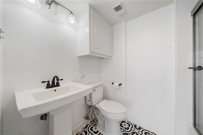 Building Photo - 4334 Ocean Dr