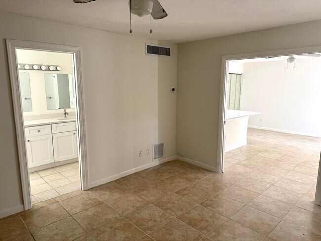 Building Photo - 629 Executive Center Dr