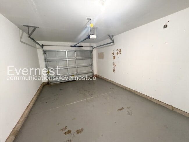 Building Photo - Limited Time Special Offer / 3 Bed, 2.5 Bath Home with Garage / Pet-Friendly / Vouchers Accepted ...