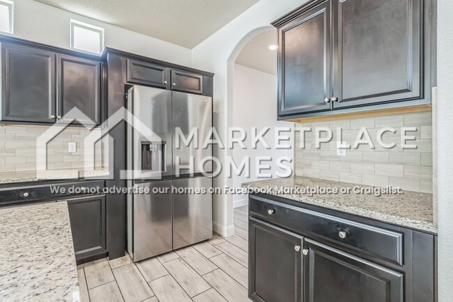 Building Photo - 2426 Valdes Dr