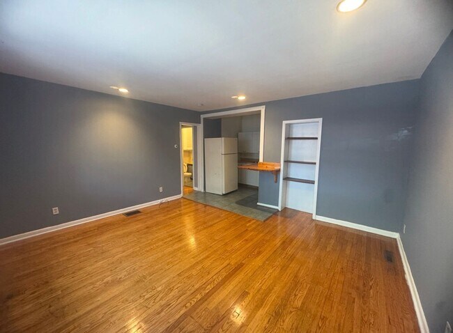 Building Photo - Heritage Hill One-Bedroom, One-Bathroom Ap...