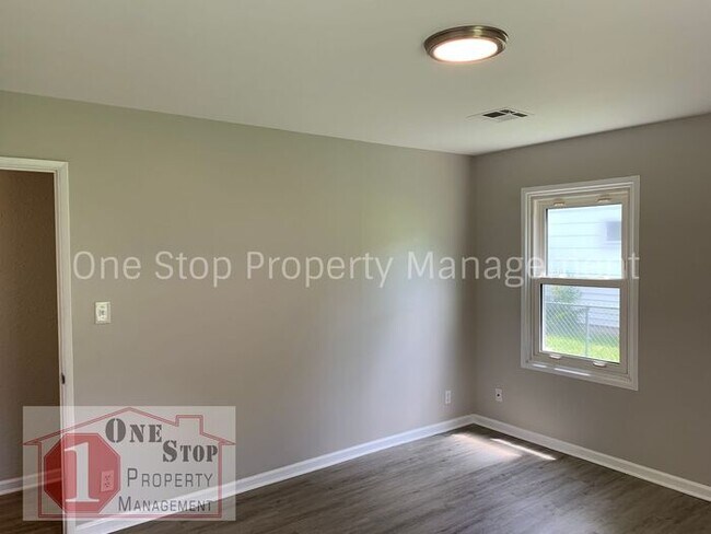 Building Photo - Beautiful 3 Bedroom 1 Bathroom Ranch Home ...