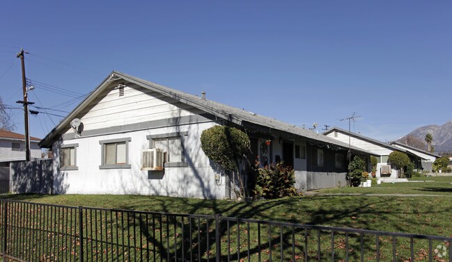 Primary Photo - 917 E Deodar St
