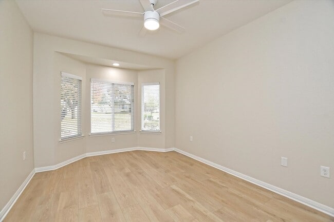 Building Photo - 405 Dawson Trail