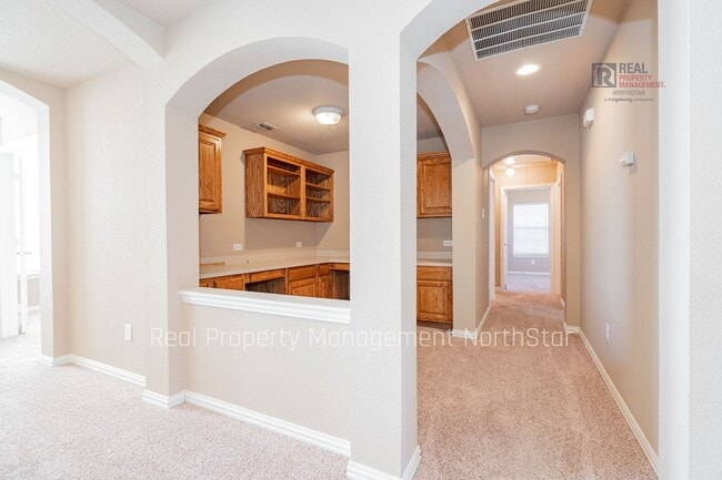 Building Photo - Lake Views, Space & Lifestyle – Ask about our move in specials!