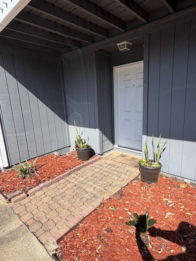 Building Photo - Coastal Living in the Heart of Destin