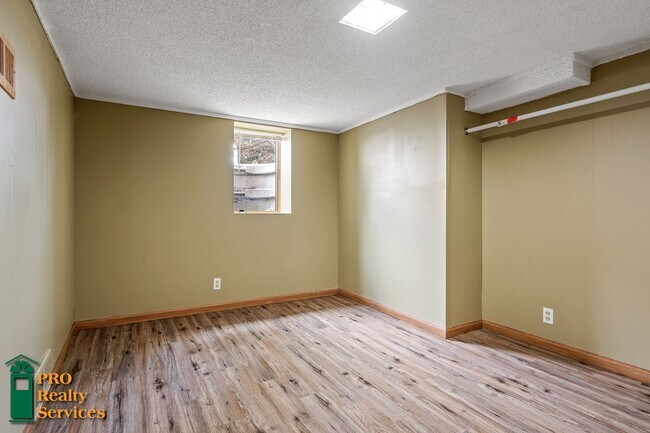 Building Photo - 4 Bedroom Home in Brooklyn Center
