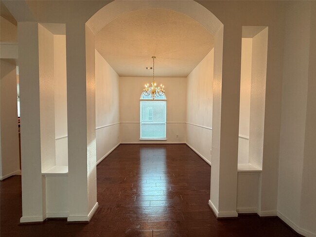 Building Photo - 15615 Lost Maples Dr