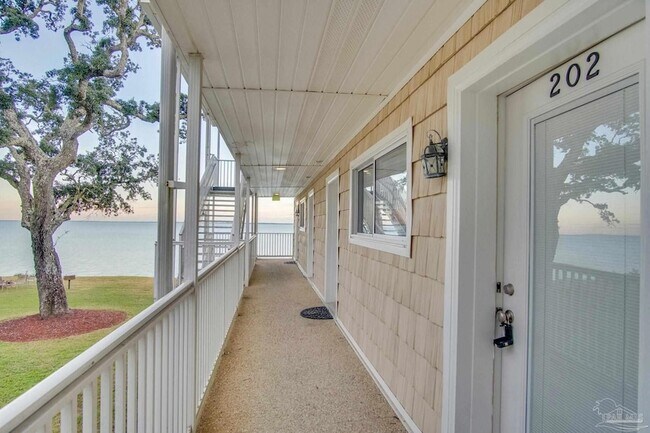 Building Photo - 710 Scenic Hwy