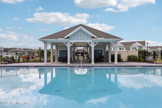 Building Photo - 10342 Benson Lake Dr